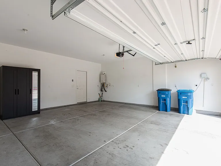 8045 Skye Foxx St — Photo 31