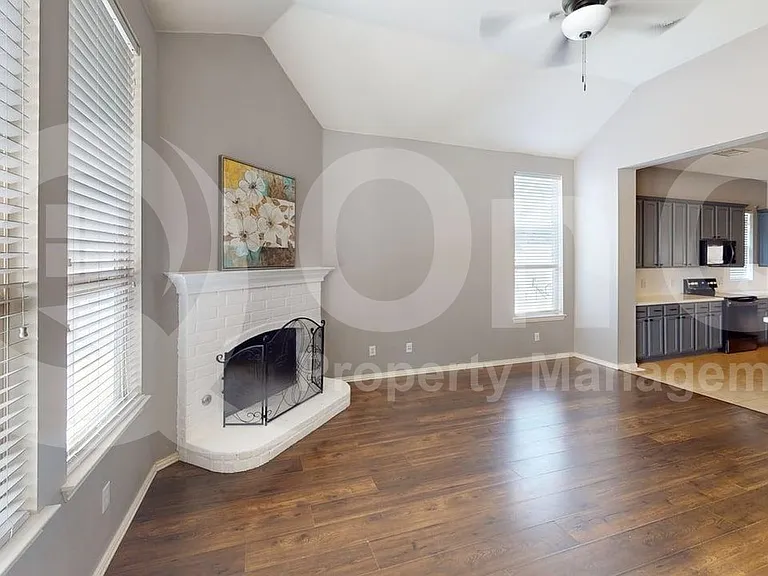 413 Driftwood Ct — Photo 6