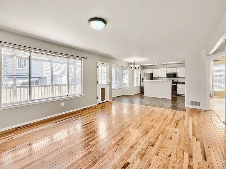 5389 E Manchester Dr — Photo 5