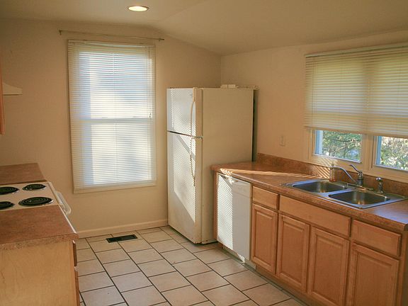 5th image of 305 Haywood Ave