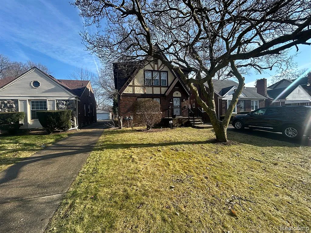 2 bed, 1.0 bath, 900 sqft, $1,200 — Photo 2