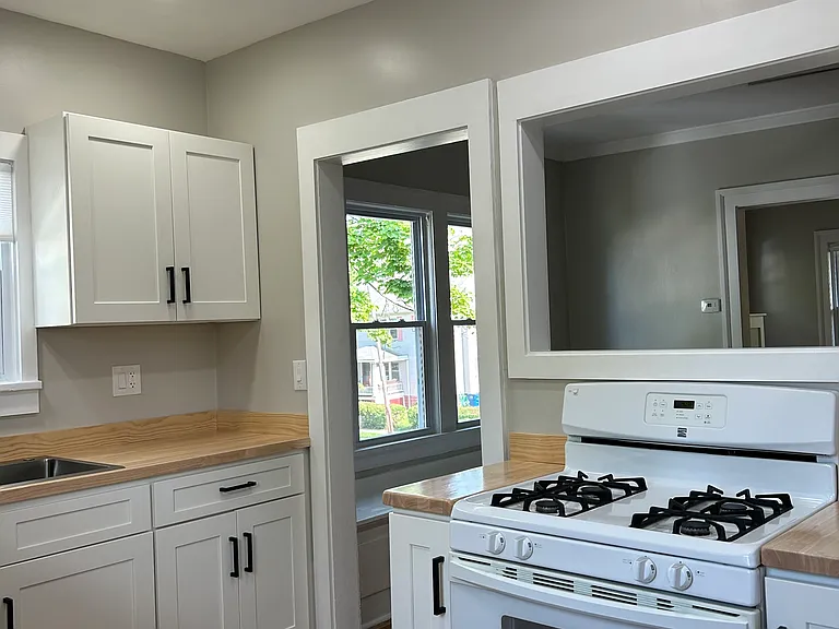 17416 Woodford Ave — Photo 15