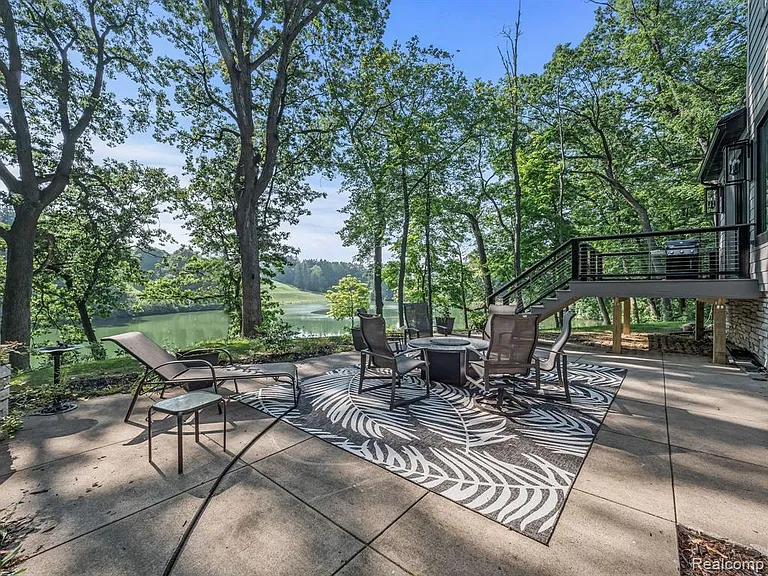 3511 Lakecrest Dr — Photo 3