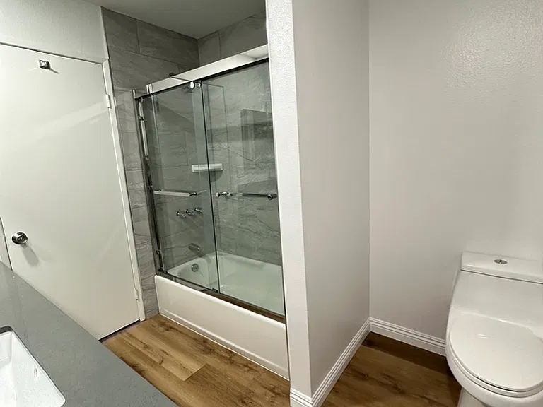 California Euclid Apartments — Photo 14
