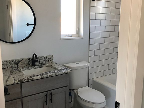 3rd image of 702 W 1st St APT 2