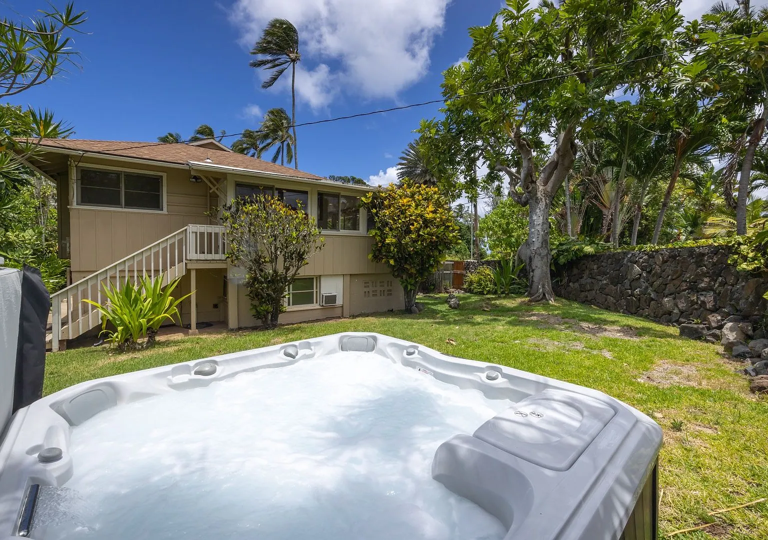 Hale Pellicano w/ Private Backyard, Hot Tub, Lush Lawn & Kawela Bay Access — Photo 2