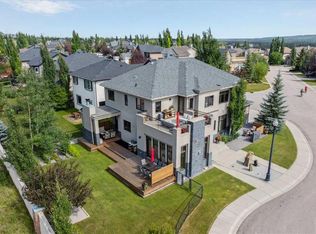 374 W Discovery Ridge Way SW, Calgary, AB T3H5S8