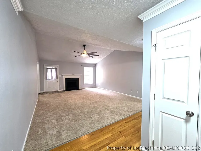 910 Foxhunt Ln — Photo 5