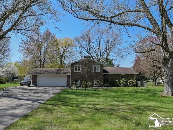 2431 Glenda Dr, Monroe, MI 48162