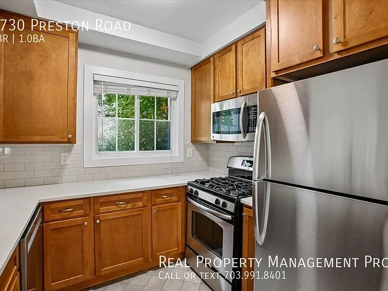 1730 Preston Rd — Photo 10