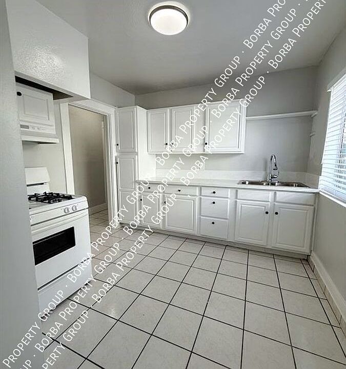 1st image of 1555 Linden Ave
