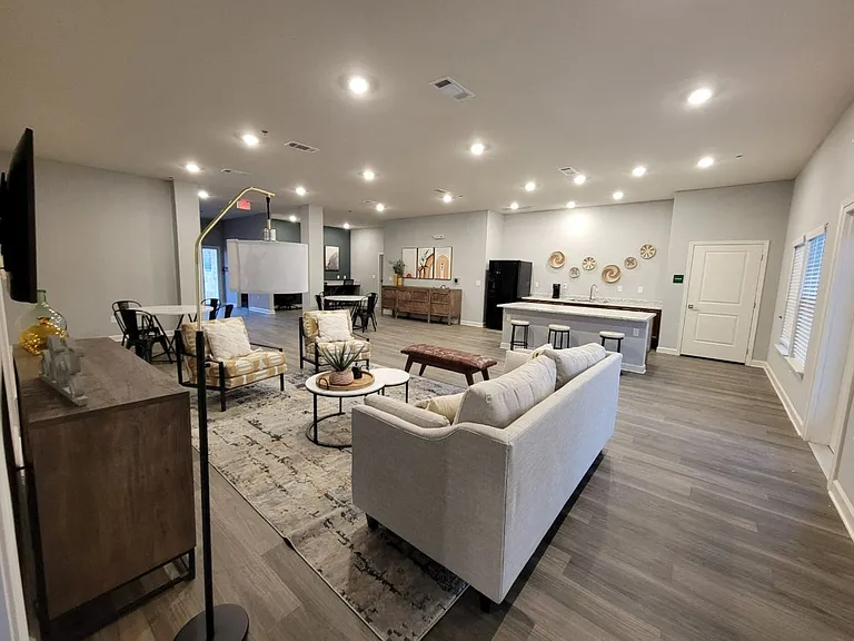 Agave East Apartments — Photo 19