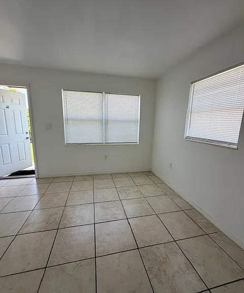 936 Lakeview Dr — Photo 9