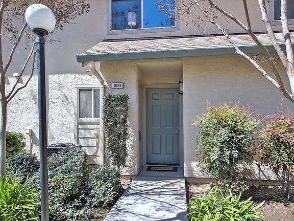 4th image of 1059 Summershore Ct