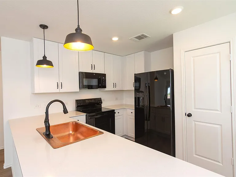 548 Rancho Del Cielo Loop — Photo 6