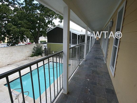 3rd image of 2526 Durwood St APT 102