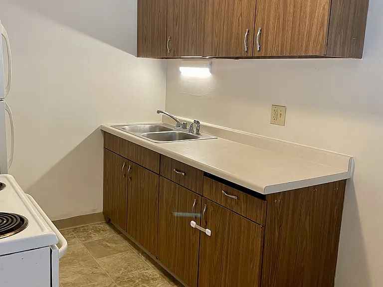 Hall Avenue Apartments — Photo 6
