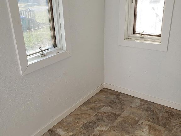 4th image of 807 S B St