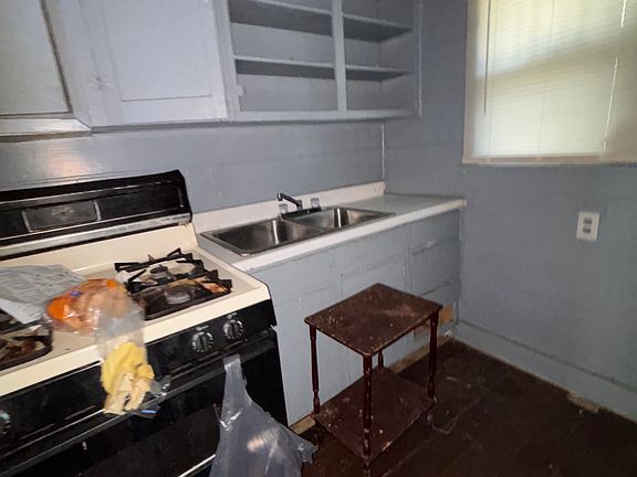 4th image of 1505 E Walnut St