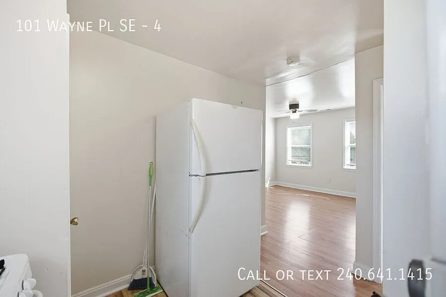 Charming 2 BR/1 BA Apartment in Congress Heights! — Photo 4