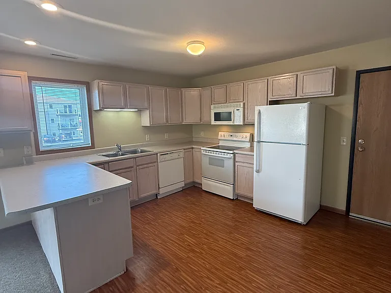 1919 Haughton Ave #202 — Photo 1