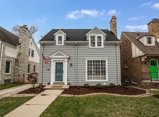 5665 N Bay Ridge Ave, Whitefish Bay, WI 53217