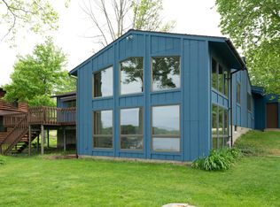 45462 Peninsula Dr E, Grand Junction, MI 49056