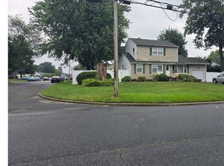 65 Chapel Hill Dr, Brentwood, NY 11717