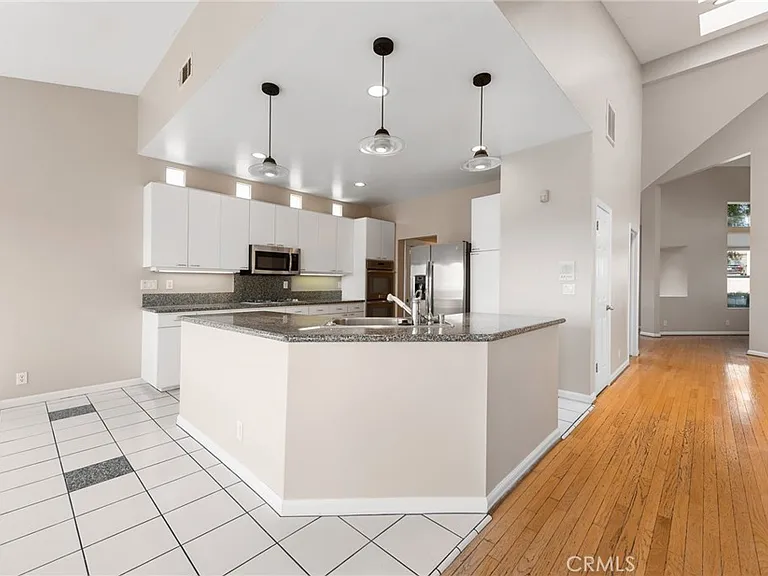 1536 Silver St — Photo 12