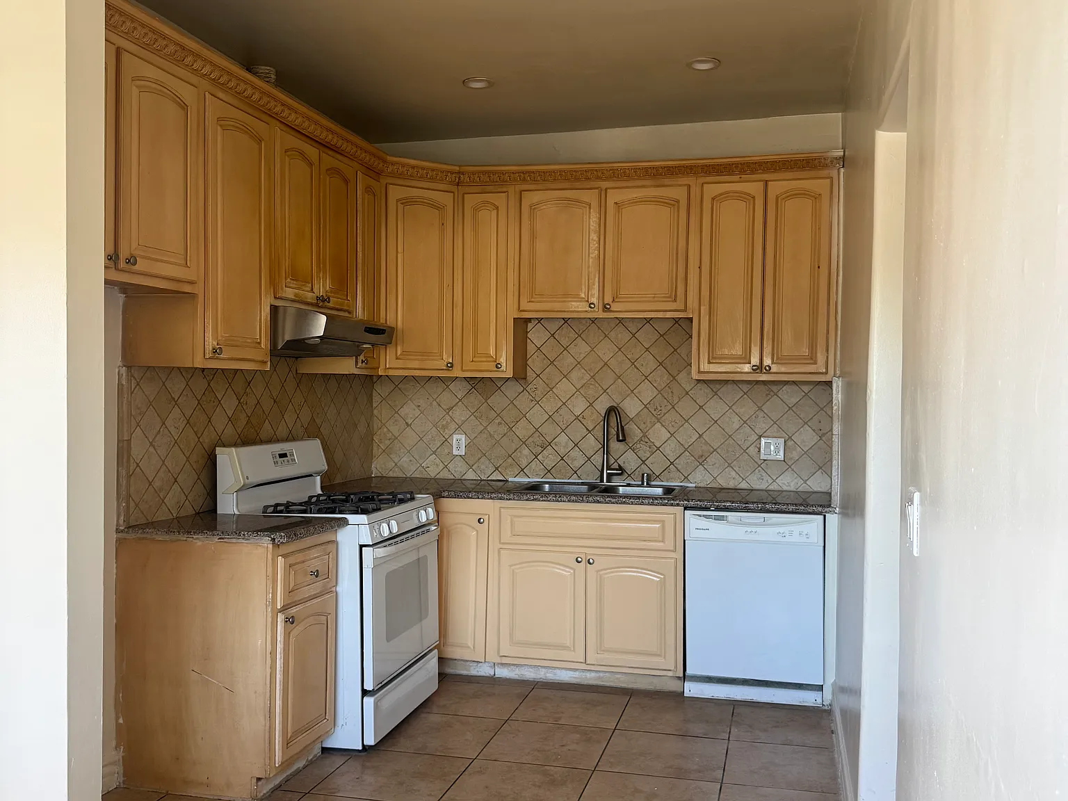 14725 Polk St — Photo 2