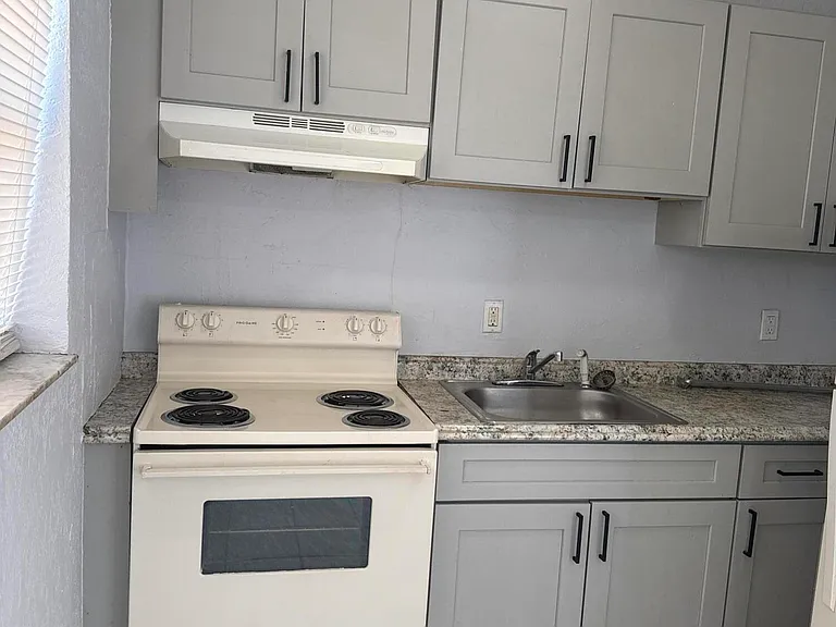 720 SW 7th St #4 — Photo 21