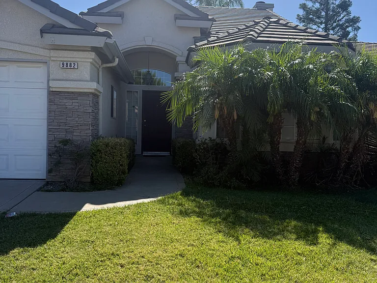9882 N Price Ave — Photo 1
