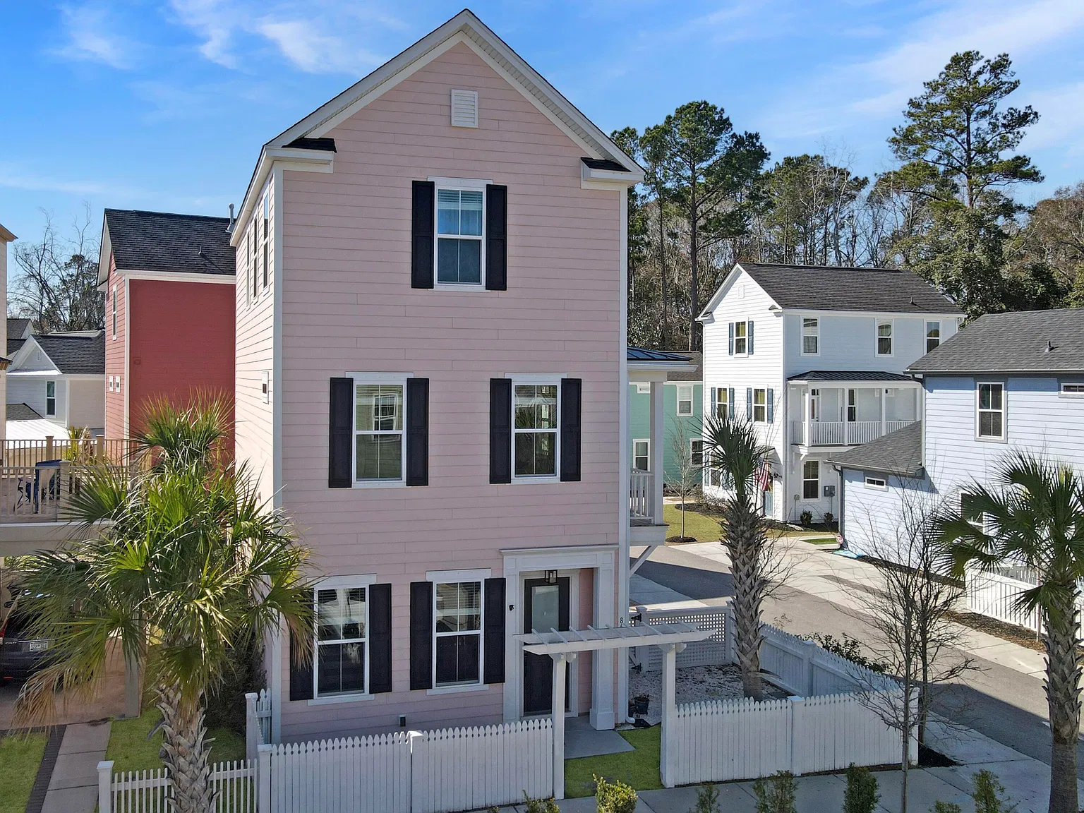 3 bed, 2.5 bath, 1920 sqft, $2,950 — Photo 3