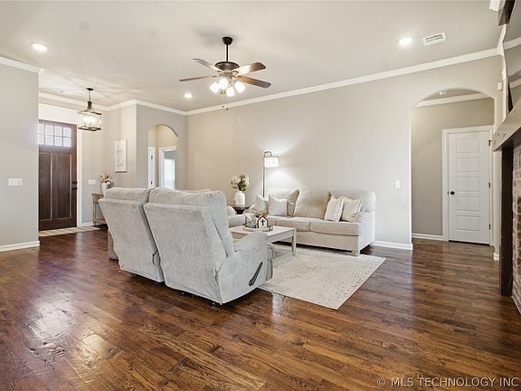 5th image of 13735 N 130th Ave E