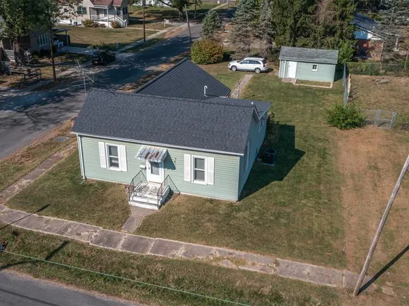 203 E Pennsylvania St, Staunton, IL 62088