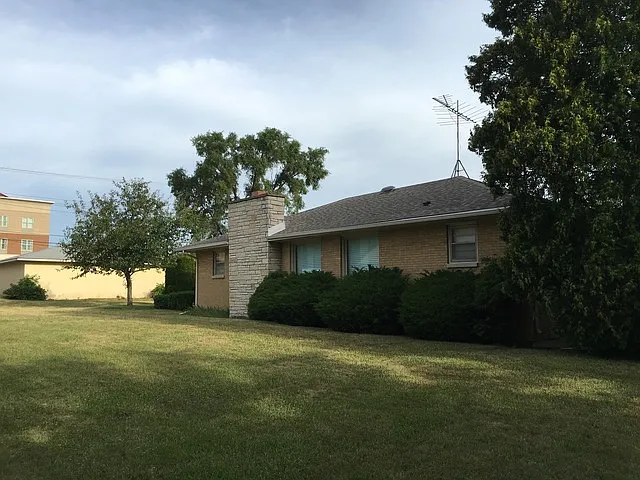 2712 Elim Ave photo 1