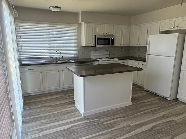 2202 W El Moro Ave — Photo 21