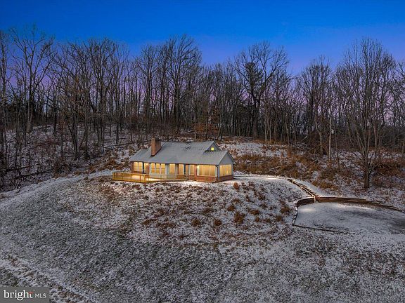 2nd image of 472 Wesley Ln