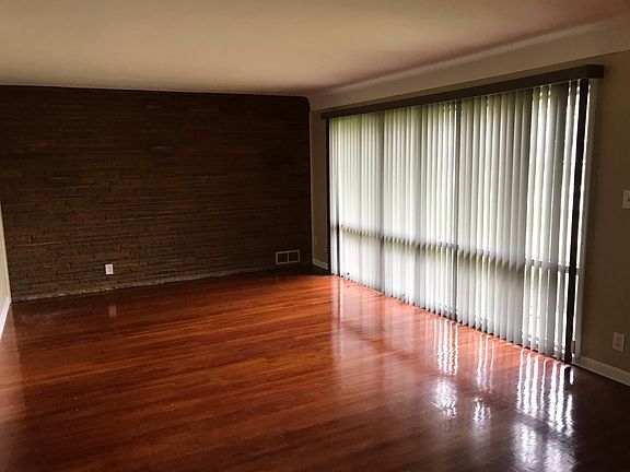 5th image of 20266 Lennon St