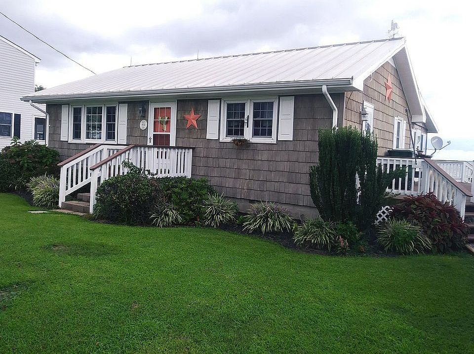 1st image of 910 Waterlily Rd