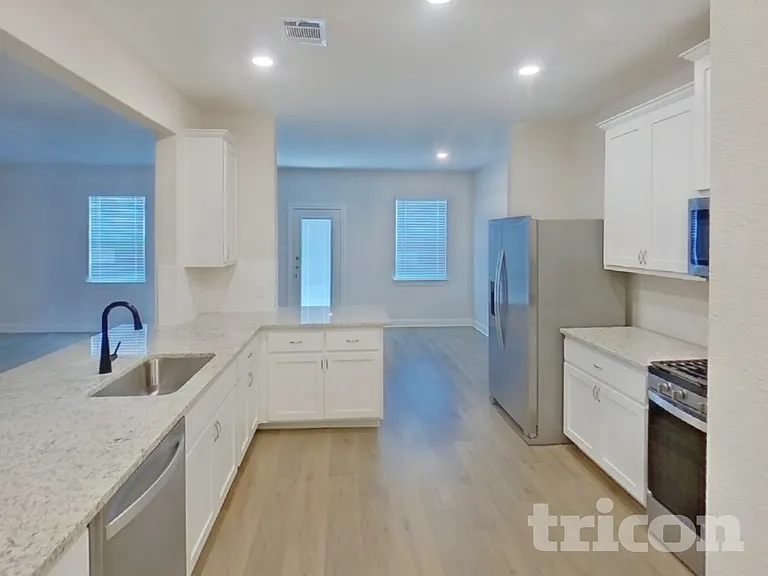 1209 Bullock Dr — Photo 6