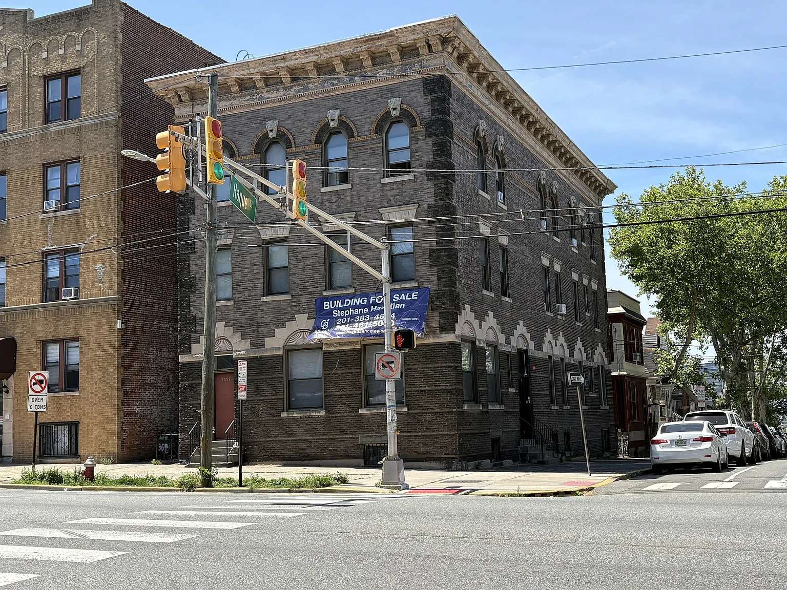 2 bed, $2,117 — Photo 1