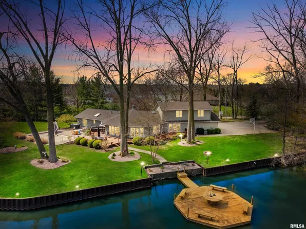 1806 S 14th St, Pekin, IL 61554