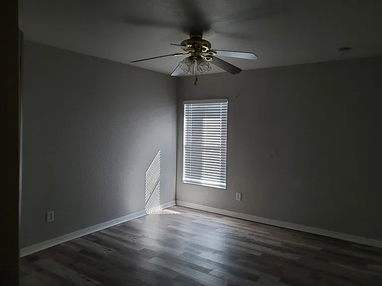 445 Reading St — Photo 15