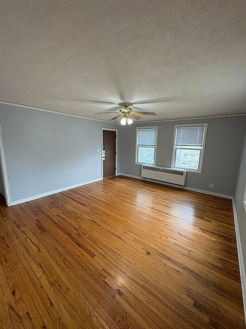 Hillside Court Apartments (304 N. 31st St) — Photo 2