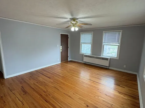 Hillside Court Apartments (304 N. 31st St), 304 N 31st St APT 102, Omaha, NE 68131