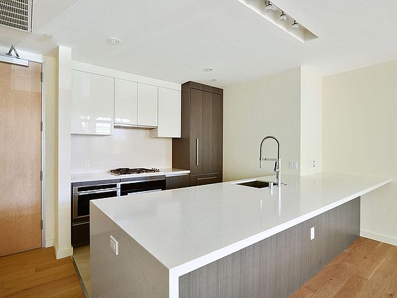 3rd image of 1601 Larkin St Unit 403