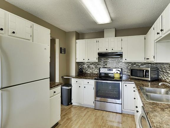 New counter-tops and custom deco backsplash