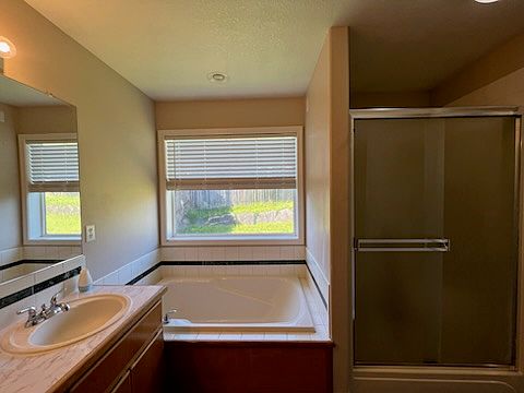 4th image of 4012 NE 98th St