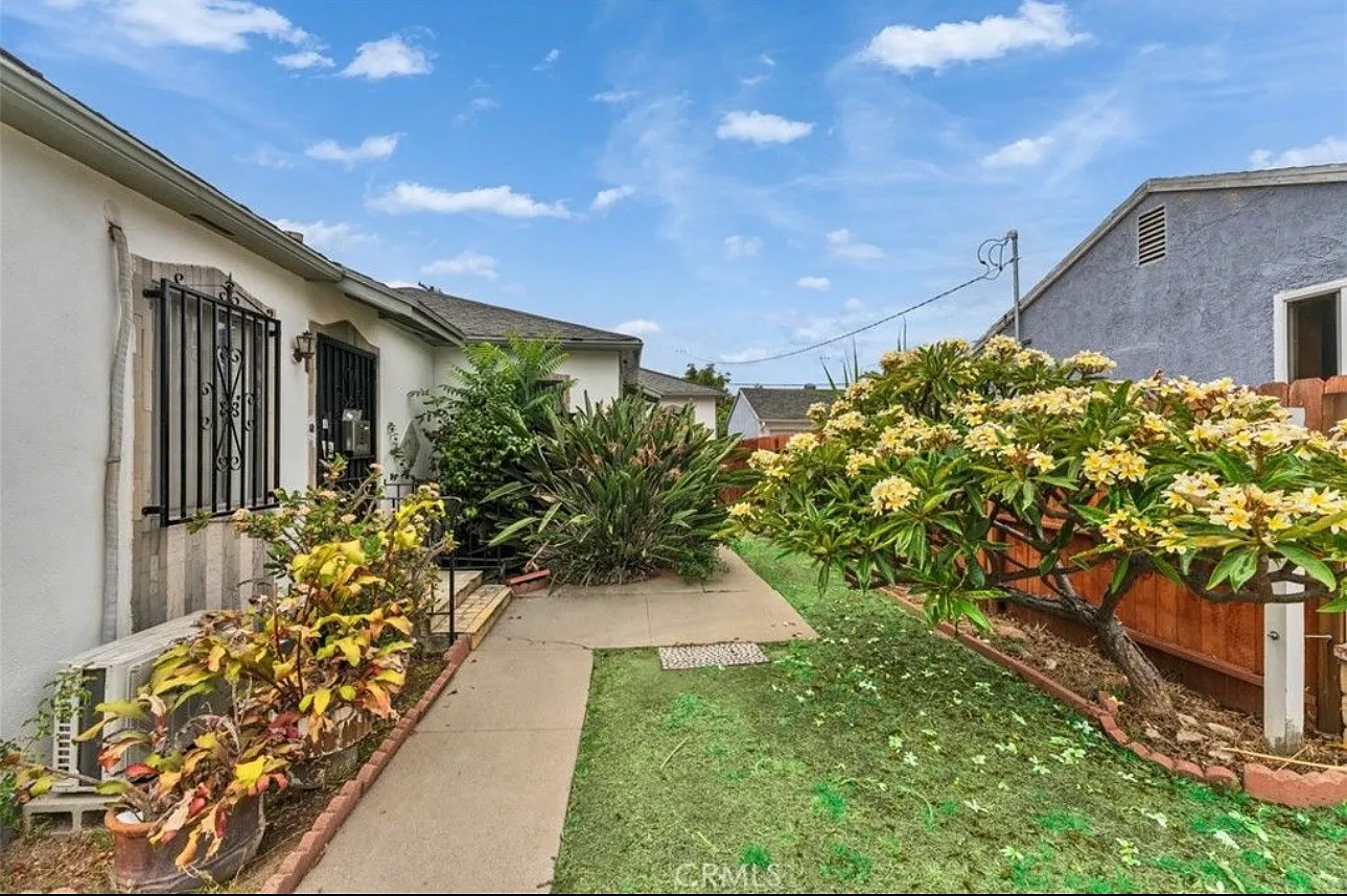 2 bed, 1.5 bath, 1000 sqft, $2,900 — Photo 1